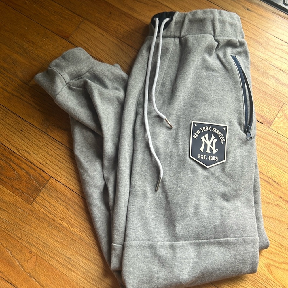 Baseballism Yankees Jogger Sweatpants, Small.